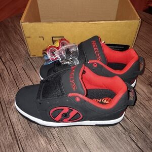 HEELYS Voyager Brand New With tags and Box Big Kids Sz 7